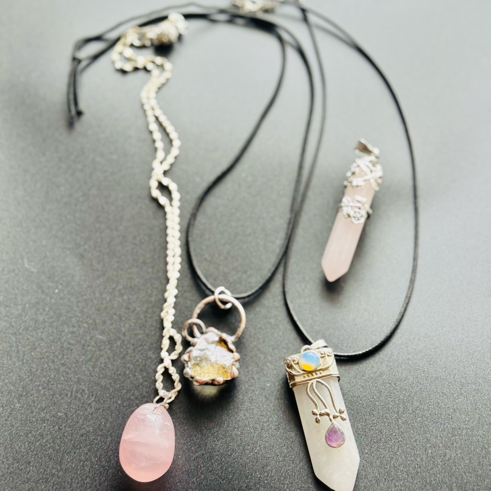 Elegant Silver and Pink Pendant Necklace Setcrystals